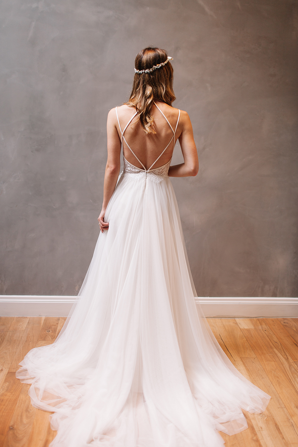 Luxury Long Wedding Dress White Halter With Tulle Appliques Gown White Wedding Dress DP619